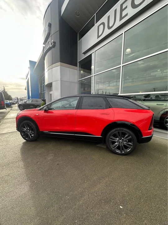 2025 Cadillac Optiq - Image 8 of 10