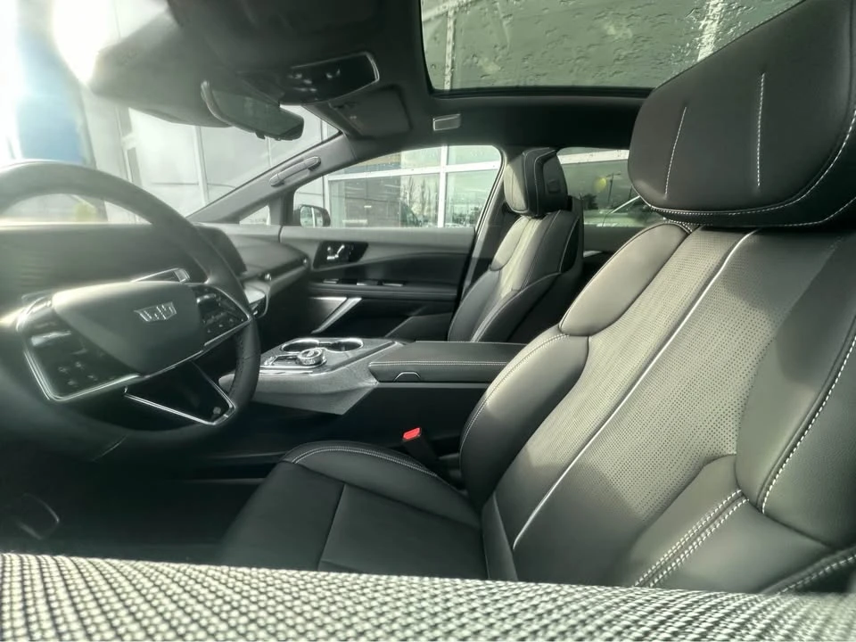 2025 Cadillac Optiq - Image 4 of 10