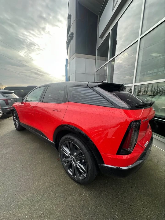 2025 Cadillac Optiq - Image 7 of 10