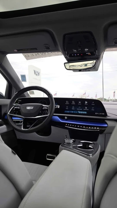 2025 Cadillac Optiq - Image 10 of 20