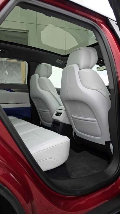 2025 Cadillac Optiq - Image 14 of 20