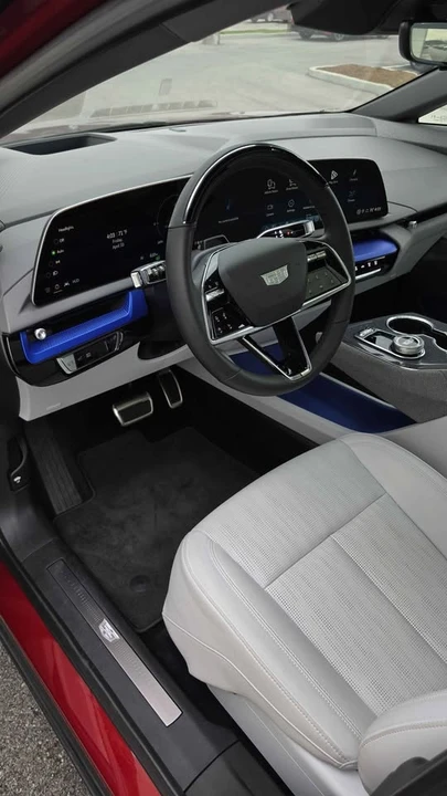 2025 Cadillac Optiq - Image 7 of 20