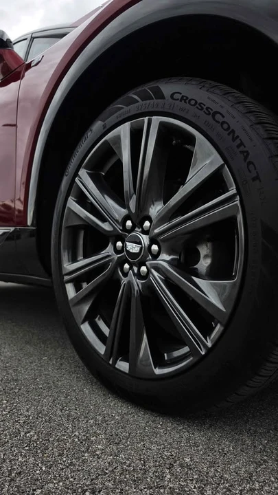 2025 Cadillac Optiq - Image 2 of 20