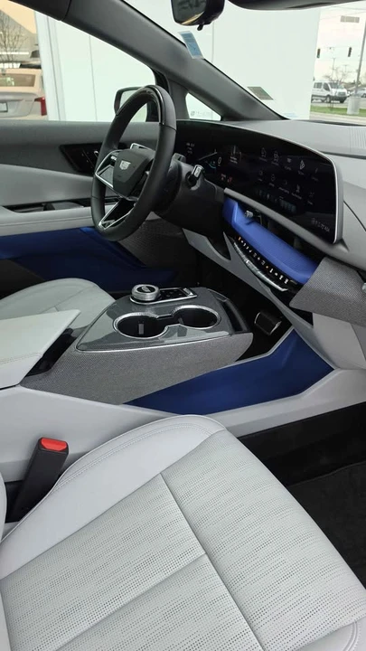 2025 Cadillac Optiq - Image 8 of 20