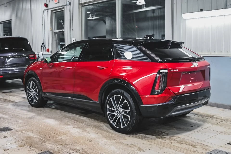 2025 Cadillac Optiq - Image 3 of 20