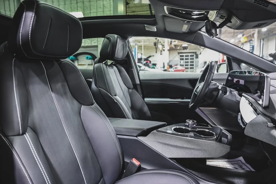 2025 Cadillac Optiq - Image 11 of 20
