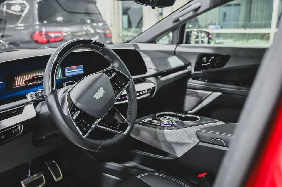 2025 Cadillac Optiq - Image 18 of 20