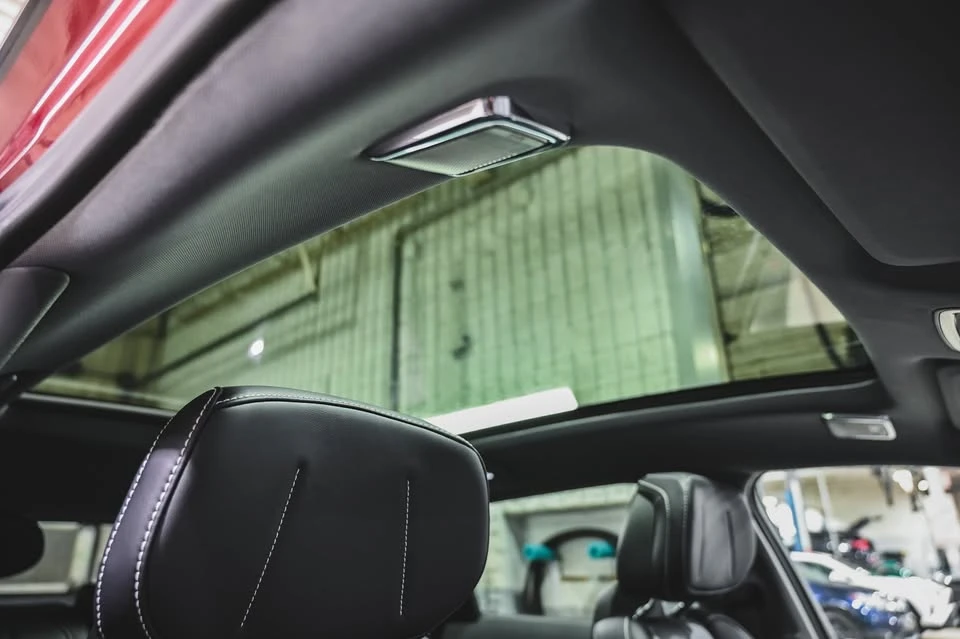 2025 Cadillac Optiq - Image 12 of 20