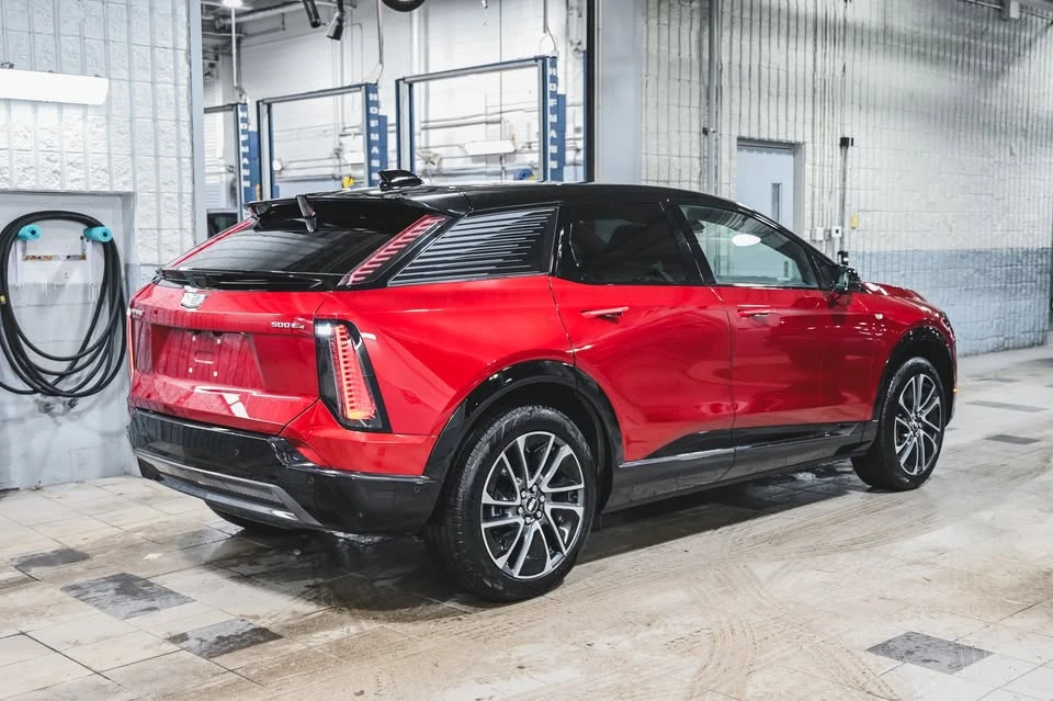 2025 Cadillac Optiq - Image 5 of 20