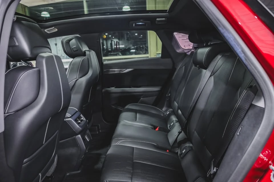 2025 Cadillac Optiq - Image 14 of 20