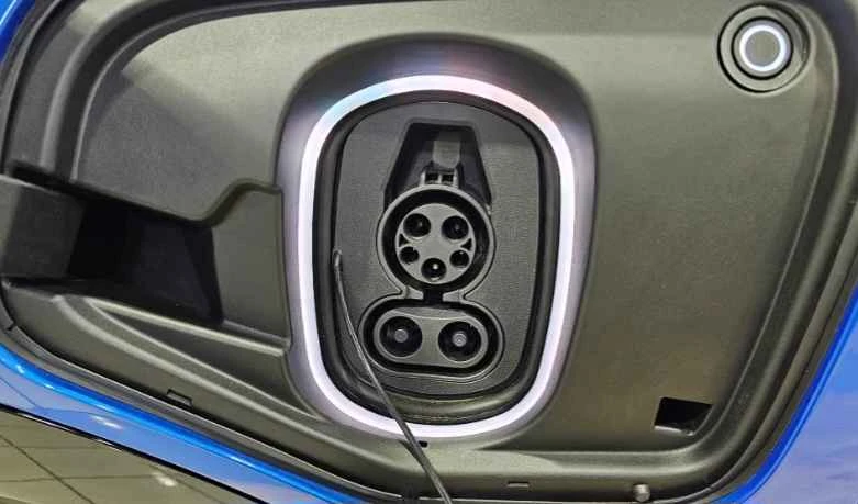 2025 Cadillac Optiq - Image 11 of 19