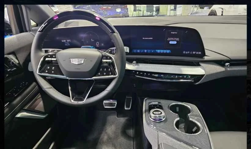 2025 Cadillac Optiq - Image 18 of 19