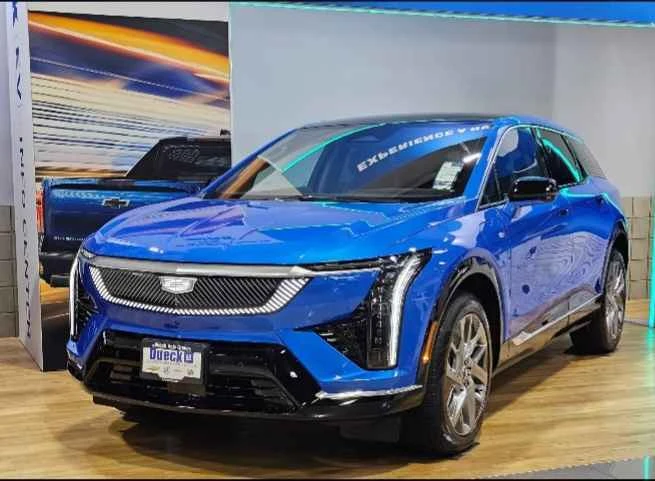 2025 Cadillac Optiq - Image 2 of 19