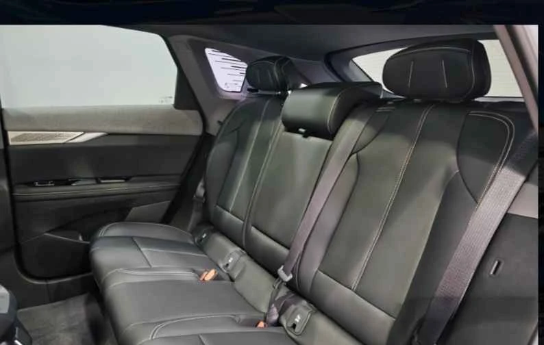 2025 Cadillac Optiq - Image 13 of 19