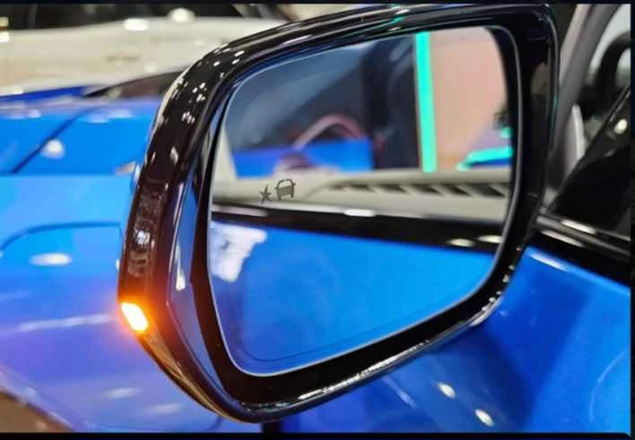 2025 Cadillac Optiq - Image 10 of 19
