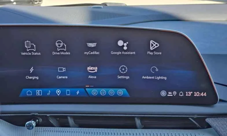 2025 Cadillac Optiq - Image 12 of 16
