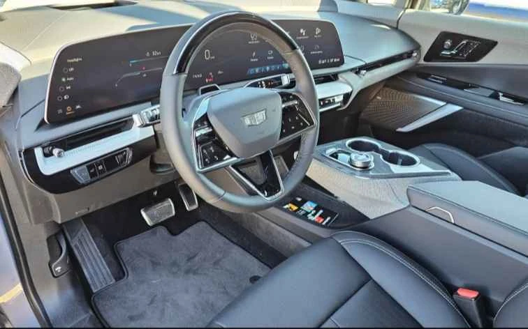 2025 Cadillac Optiq - Image 14 of 16