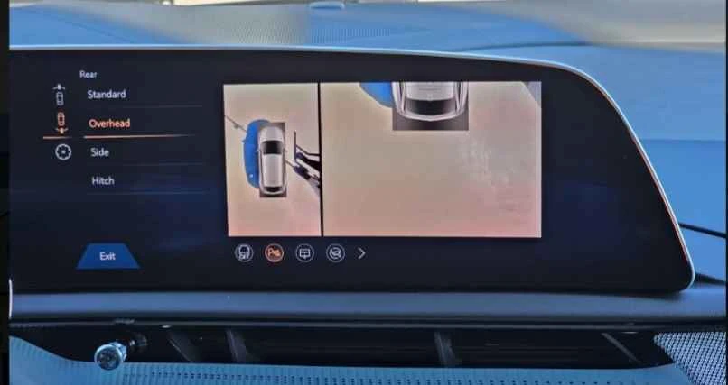 2025 Cadillac Optiq - Image 13 of 16
