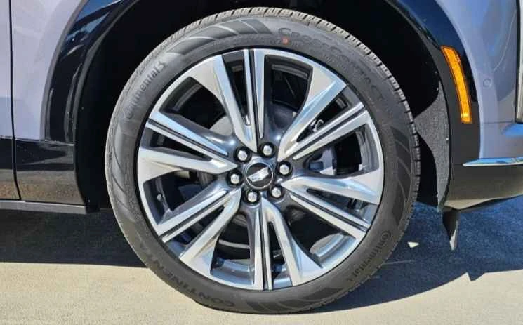 2025 Cadillac Optiq - Image 10 of 16