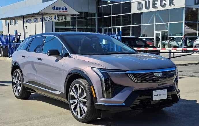 2025 Cadillac Optiq - Image 8 of 16