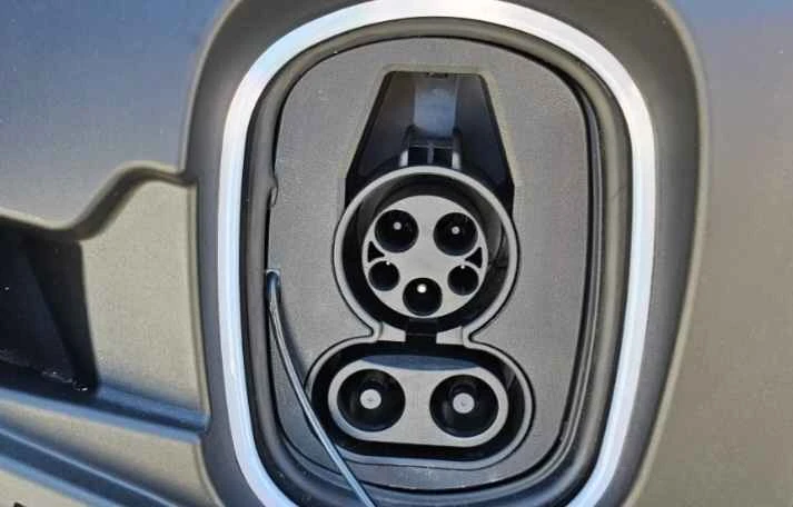 2025 Cadillac Optiq - Image 9 of 16