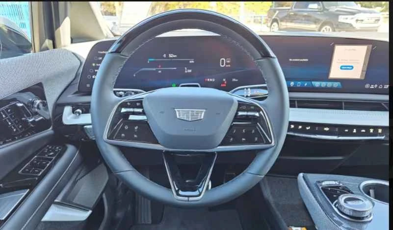 2025 Cadillac Optiq - Image 15 of 16