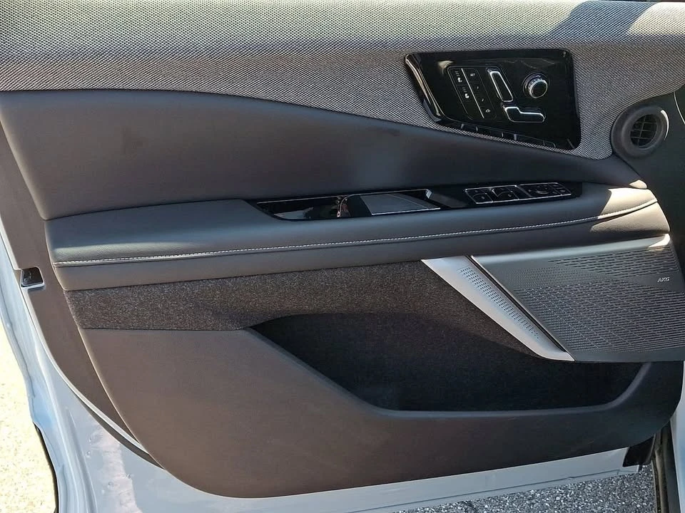 2025 Cadillac Optiq - Image 12 of 20