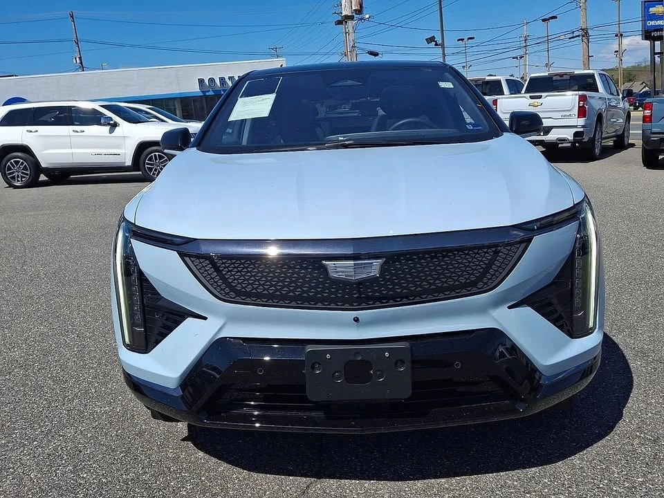 2025 Cadillac Optiq - Image 2 of 20