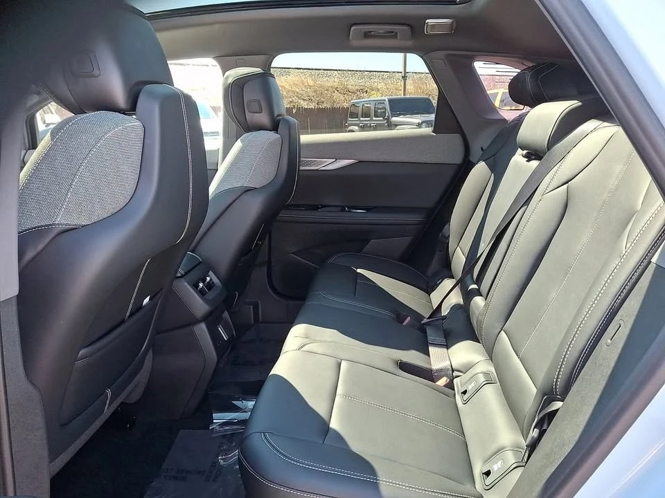 2025 Cadillac Optiq - Image 10 of 20