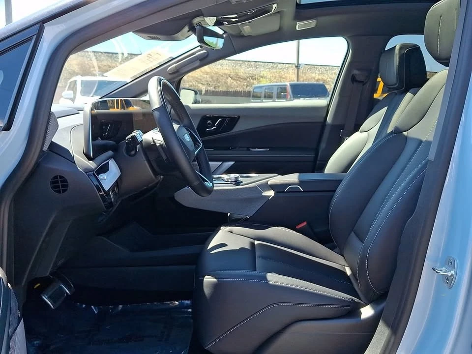 2025 Cadillac Optiq - Image 13 of 20
