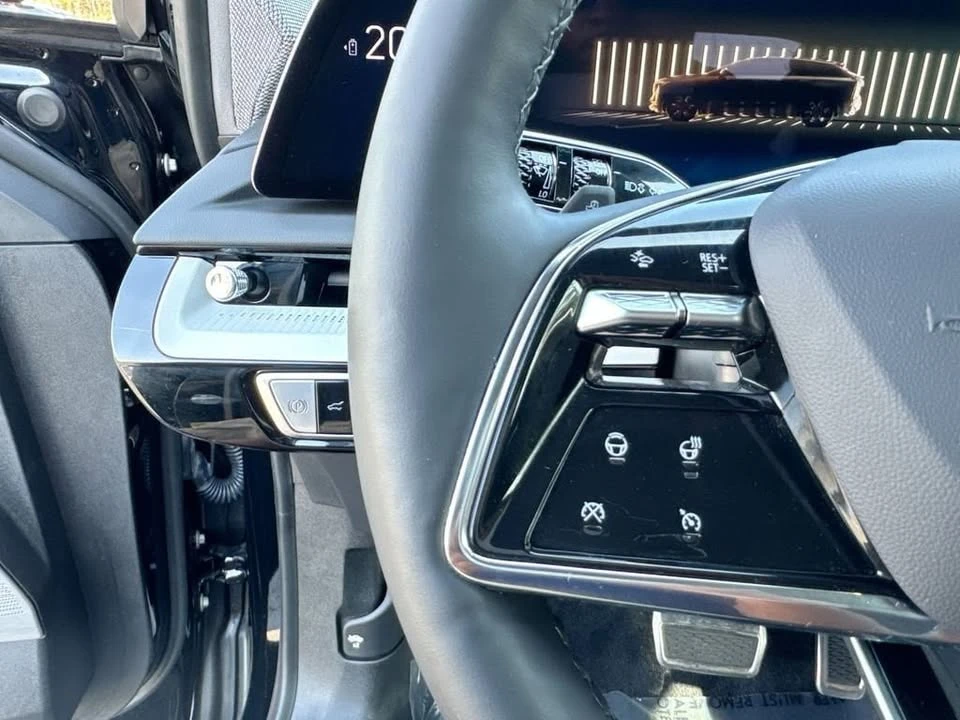 2025 Cadillac Optiq - Image 16 of 20