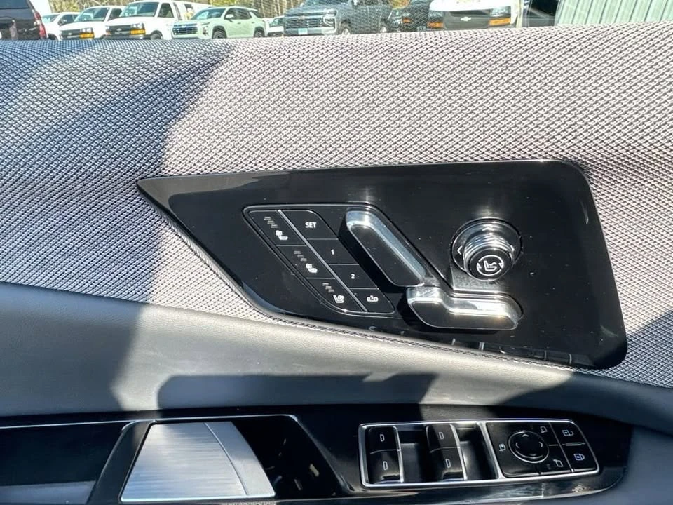 2025 Cadillac Optiq - Image 14 of 20