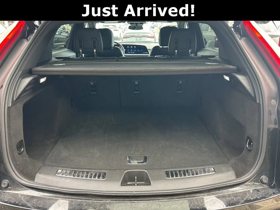 2025 Cadillac XT4 - Image 7 of 18