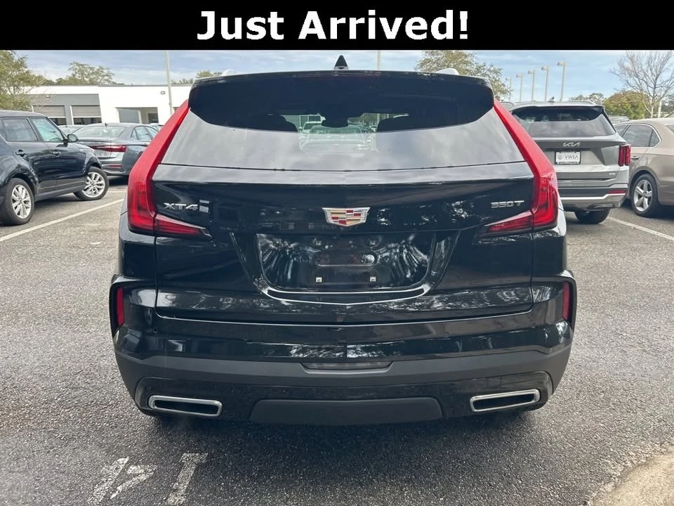 2025 Cadillac XT4 - Image 2 of 18