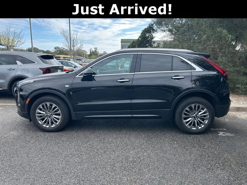 2025 Cadillac XT4 - Image 3 of 18