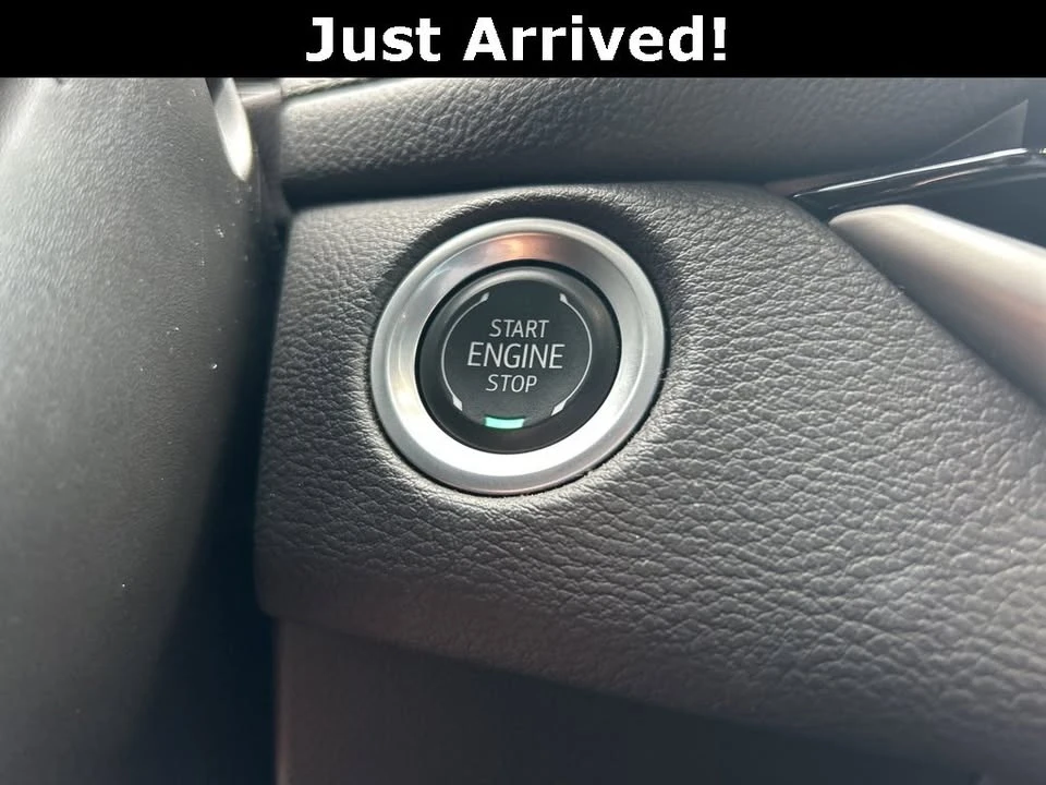 2025 Cadillac XT4 - Image 17 of 18