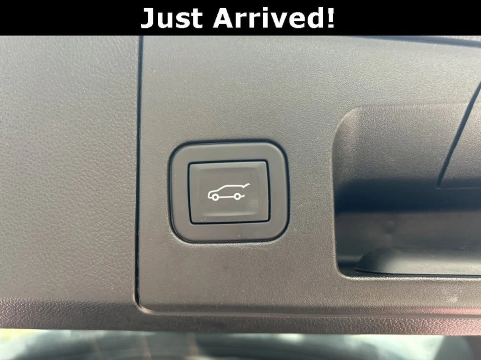 2025 Cadillac XT4 - Image 8 of 18