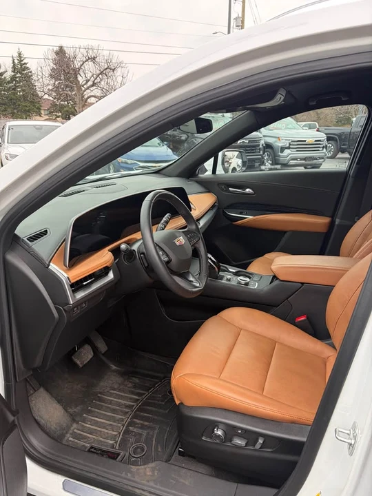2025 Cadillac XT4 - Image 6 of 7