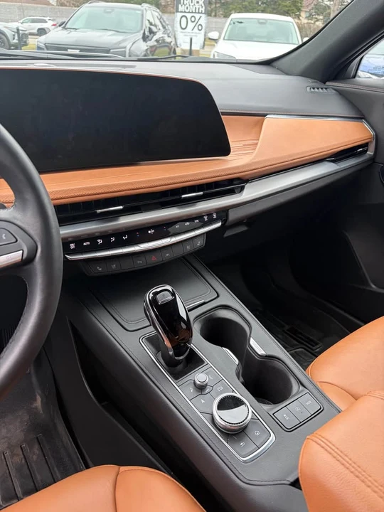 2025 Cadillac XT4 - Image 5 of 7