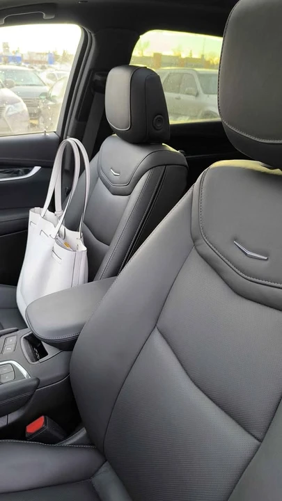 2025 Cadillac XT5 - Image 4 of 6