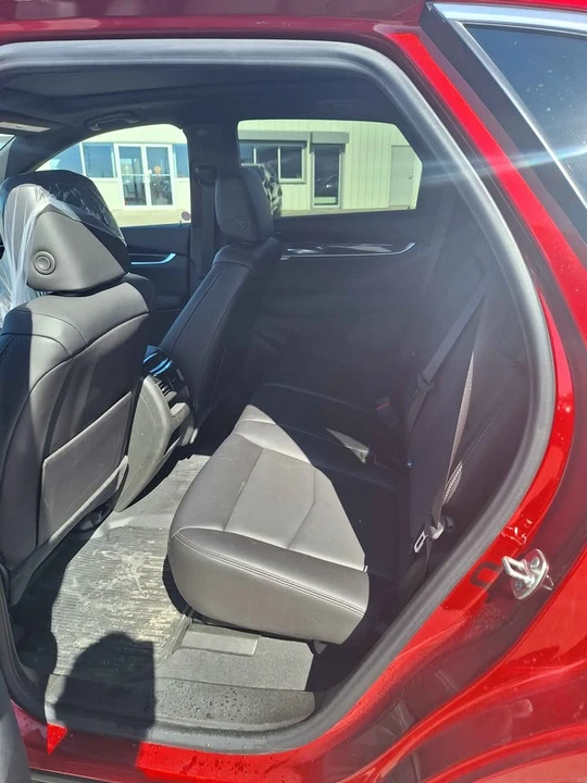 2025 Cadillac XT5 - Image 8 of 12