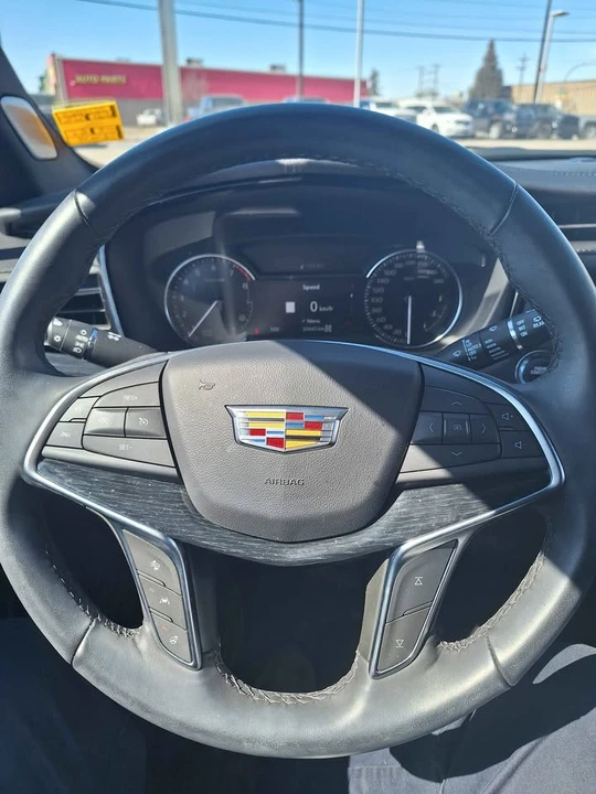 2025 Cadillac XT5 - Image 10 of 12