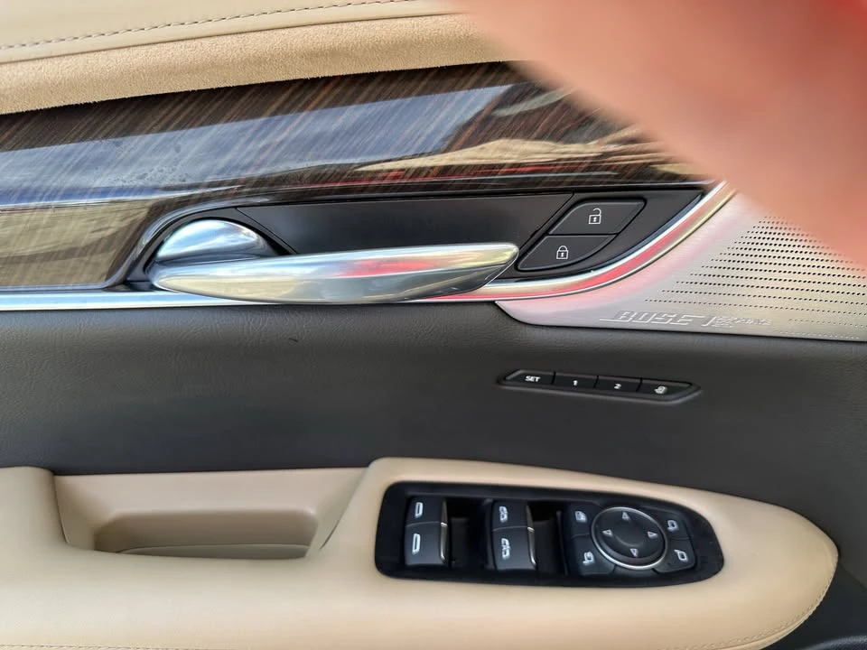 2025 Cadillac XT6 - Image 9 of 10