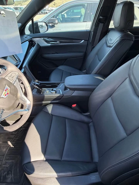 2025 Cadillac XT6 - Image 9 of 12