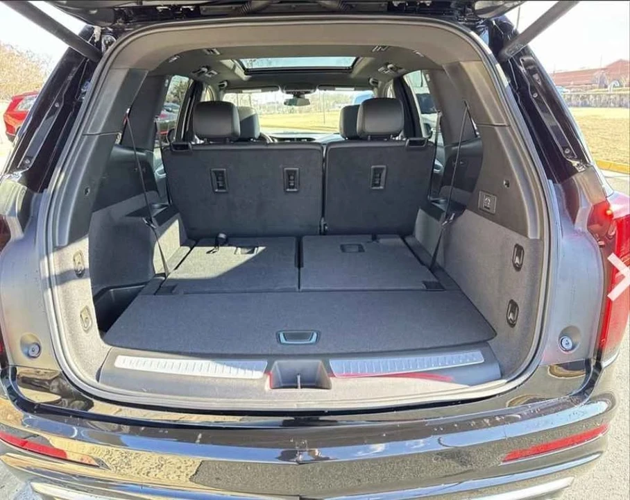 2025 Cadillac XT6 - Image 5 of 8