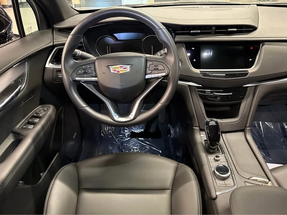 2025 Cadillac XT6 - Image 12 of 16