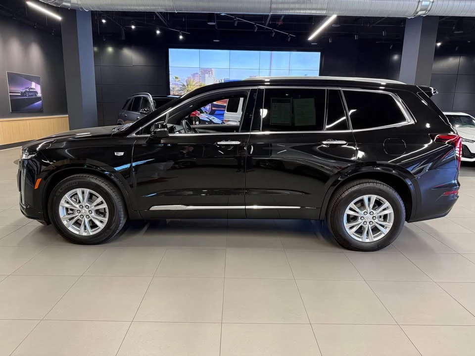 2025 Cadillac XT6 - Image 2 of 16