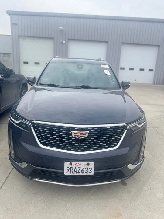2025 Cadillac XT6 - Image 2 of 5
