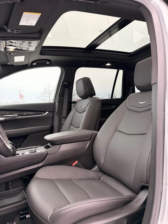 2025 Cadillac XT6 - Image 8 of 14