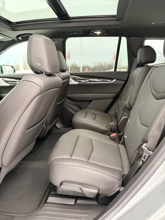2025 Cadillac XT6 - Image 9 of 14